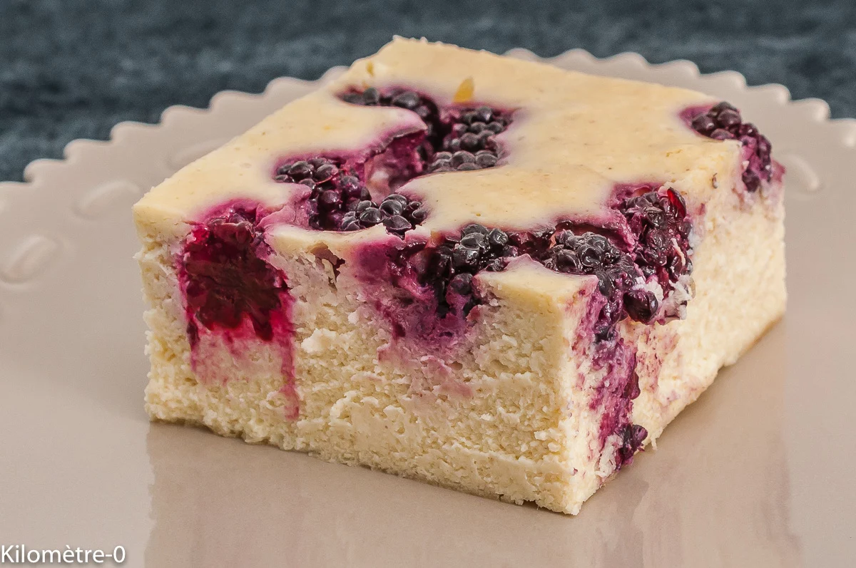 Photo de recette de dessert, fromager, fromage,cheesecake, fruits, fruits rouges, mûres, facile, cuisine yiddish, juive, américaine, cuisine du monde, dessert américain, dessert yiddish, Kilomètre-0, blog de cuisine réalisée à partir de produits de saison et issus de circuits courts
