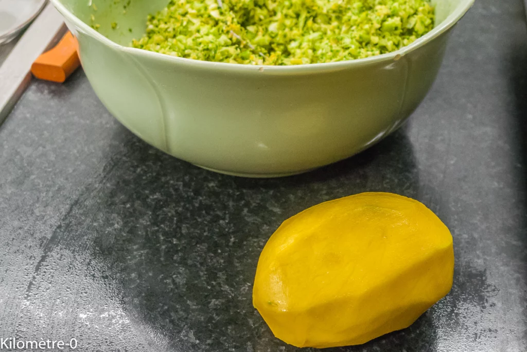 Salade de brocolis cru, mangue et grenade - Étape 4