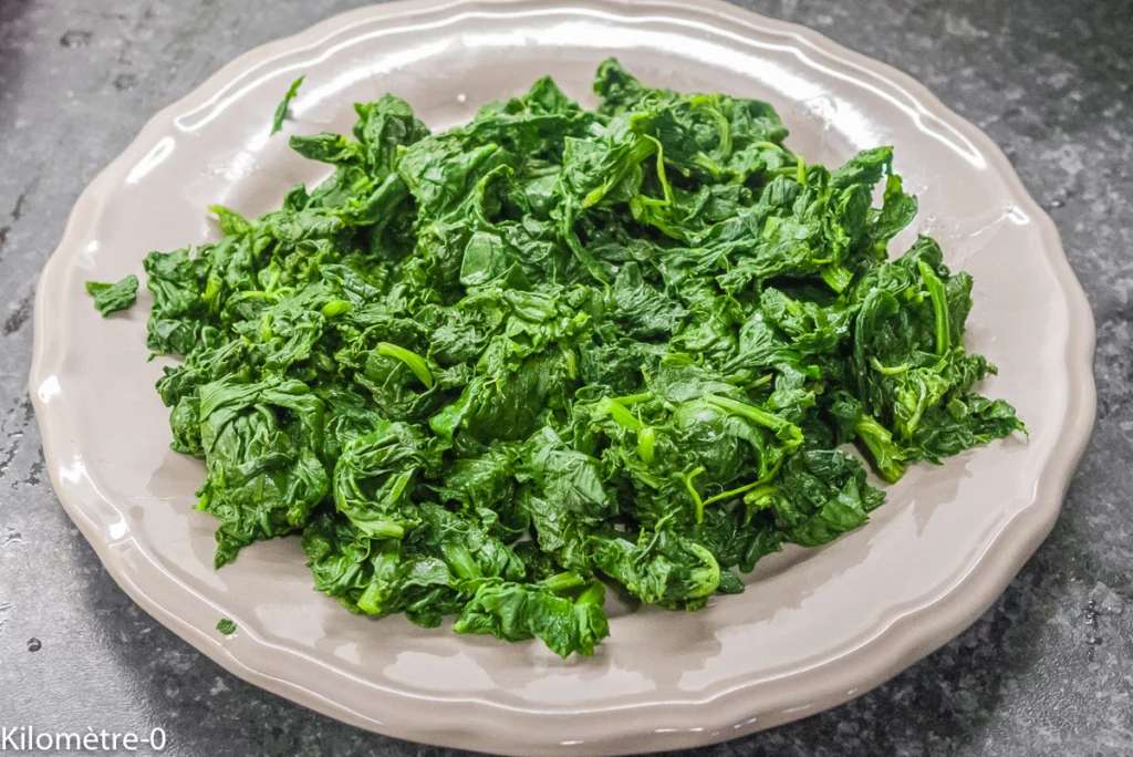 Blinis russes au pripiok (crêpes farcies aux épinards et au fromage) - Étape 4