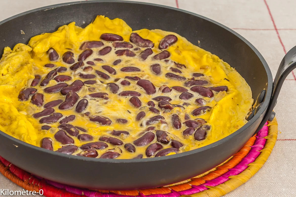 Photo de recette de fasseolos, omelette, haricots, haricots rouges, recette médiévale, Moyen-âge, bio, rapide, oeufs, facile, léger, Kilomètre-0, blog de cuisine réalisée à partir de produits de saison et issus de circuits courts