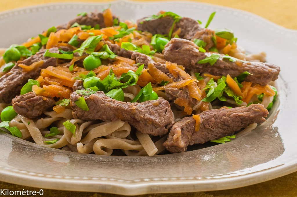 Pâtes fraiches au boeuf, sauce soja  et légumes - Étape 10