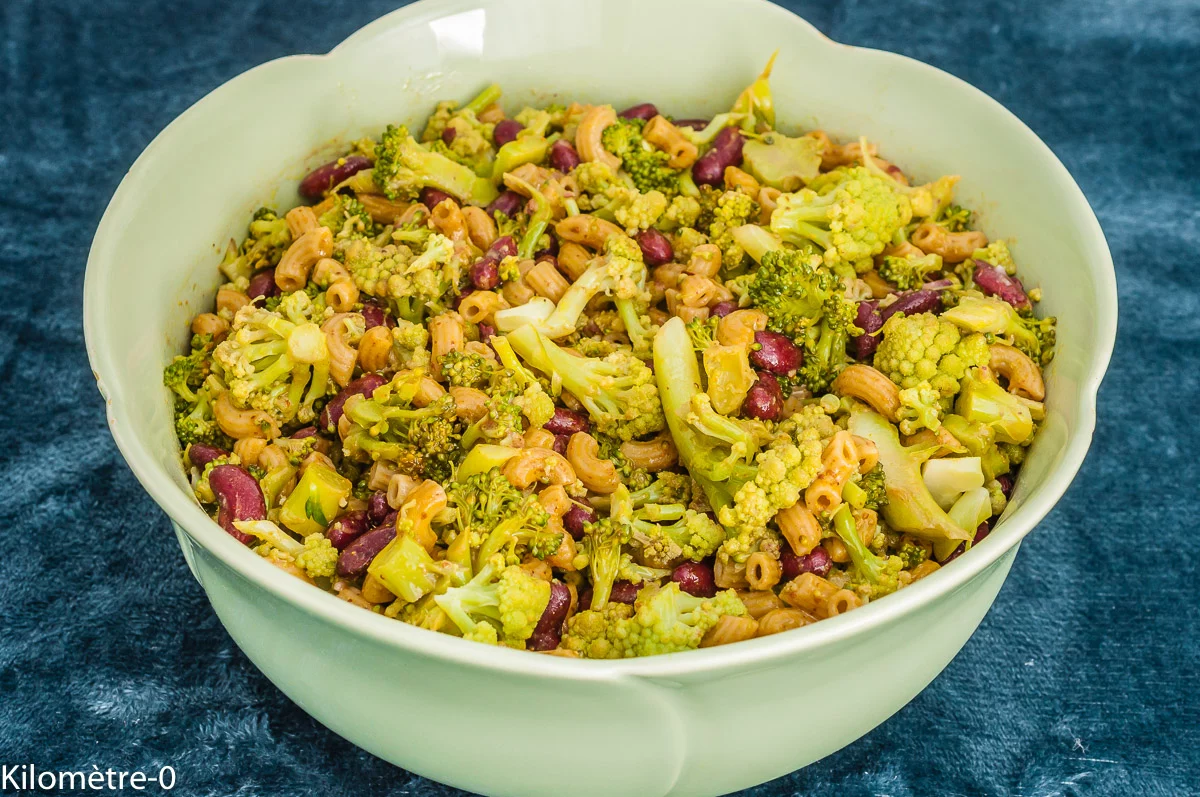 Photo de recette végé, végétariene, salade, complète, pâtes, haricots rouges, brocolis, chou romanesco, bio, facile, Kilomètre-0, blog de cuisine réalisée à partir de produits de saison et issus de circuits courts