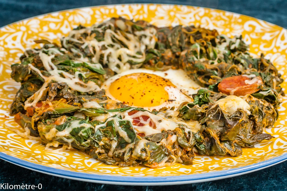 Photo de recette, épinards, tomates, chorizo, oeuf, facile, rapide, légumes, bio, automne, hiver, printemps, léger, healthy, Kilomètre-0, blog de cuisine réalisée à partir de produits de saison et issus de circuits courts