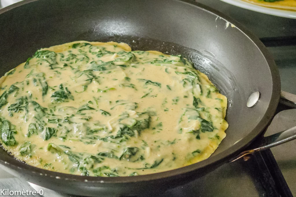 Blinis russes au pripiok (crêpes farcies aux épinards et au fromage) - Étape 7