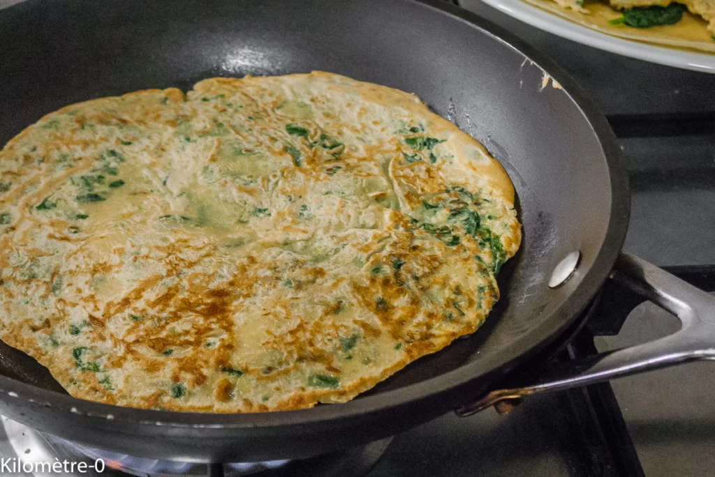 Blinis russes au pripiok (crêpes farcies aux épinards et au fromage) - Étape 8