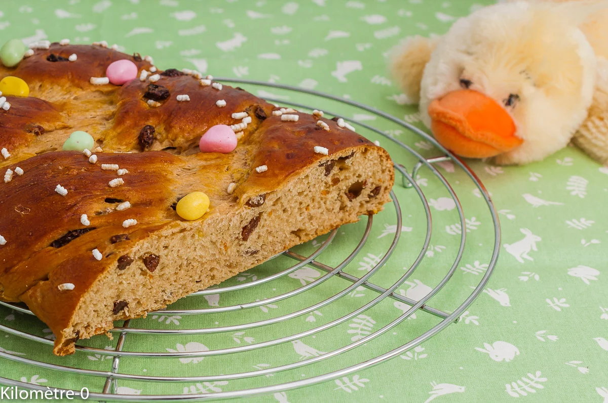 Photo de recette de brioche, tresse, Pâques, cuisine italienne, dessert, gâteau, bio, raisins secs, Kilomètre-0, blog de cuisine réalisée à partir de produits de saison et issus de circuits courts