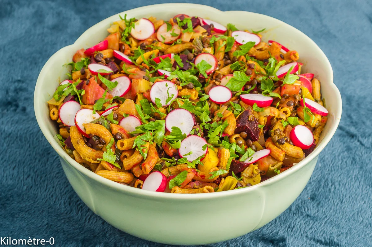 Photo de recette de salade composée, complète, végétarienne, healthy, facile, lentilles, pâtes, betteraves, poireaux, légumes, radis, bio, four vapeur, Kilomètre-0, blog de cuisine réalisée à partir de produits de saison et issus de circuits courts