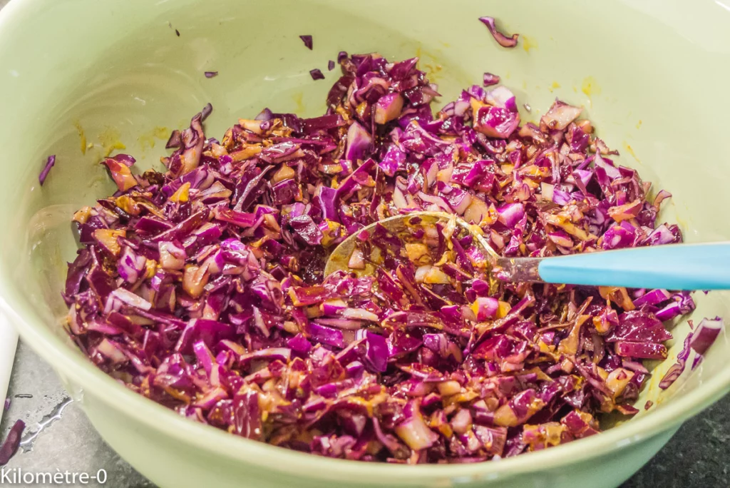 Salade de chou rouge aux carottes et avocats - Étape 4