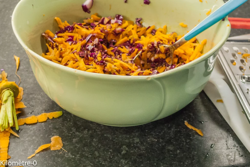 Salade de chou rouge aux carottes et avocats - Étape 5
