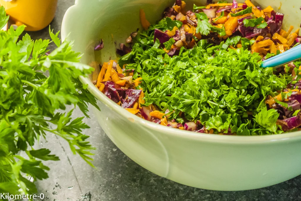Salade de chou rouge aux carottes et avocats - Étape 6
