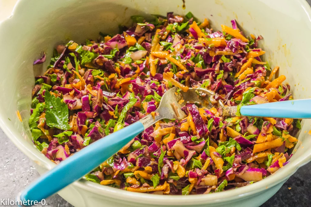 Salade de chou rouge aux carottes et avocats - Étape 7