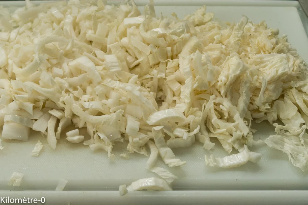 Salade de chou aux carottes et aux crevettes grises - Étape 1