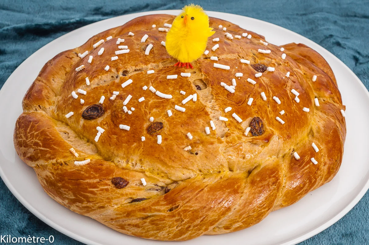 Photo de recette, suisse, brioche, pain , pain de Pâques, Pâques, brioche suisse, Neuchâtel, bio, raisins, fête, Kilomètre-0, blog de cuisine réalisée à partir de produits de saison et issus de circuits courts
