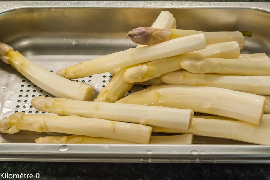 Salade de chou rouge aux carottes, asperges et noix de pétoncles - Étape 1