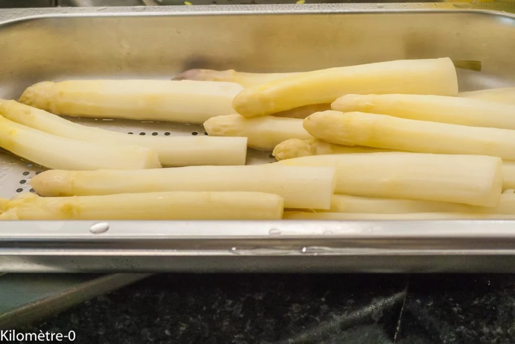 Salade de chou rouge aux carottes, asperges et noix de pétoncles - Étape 2
