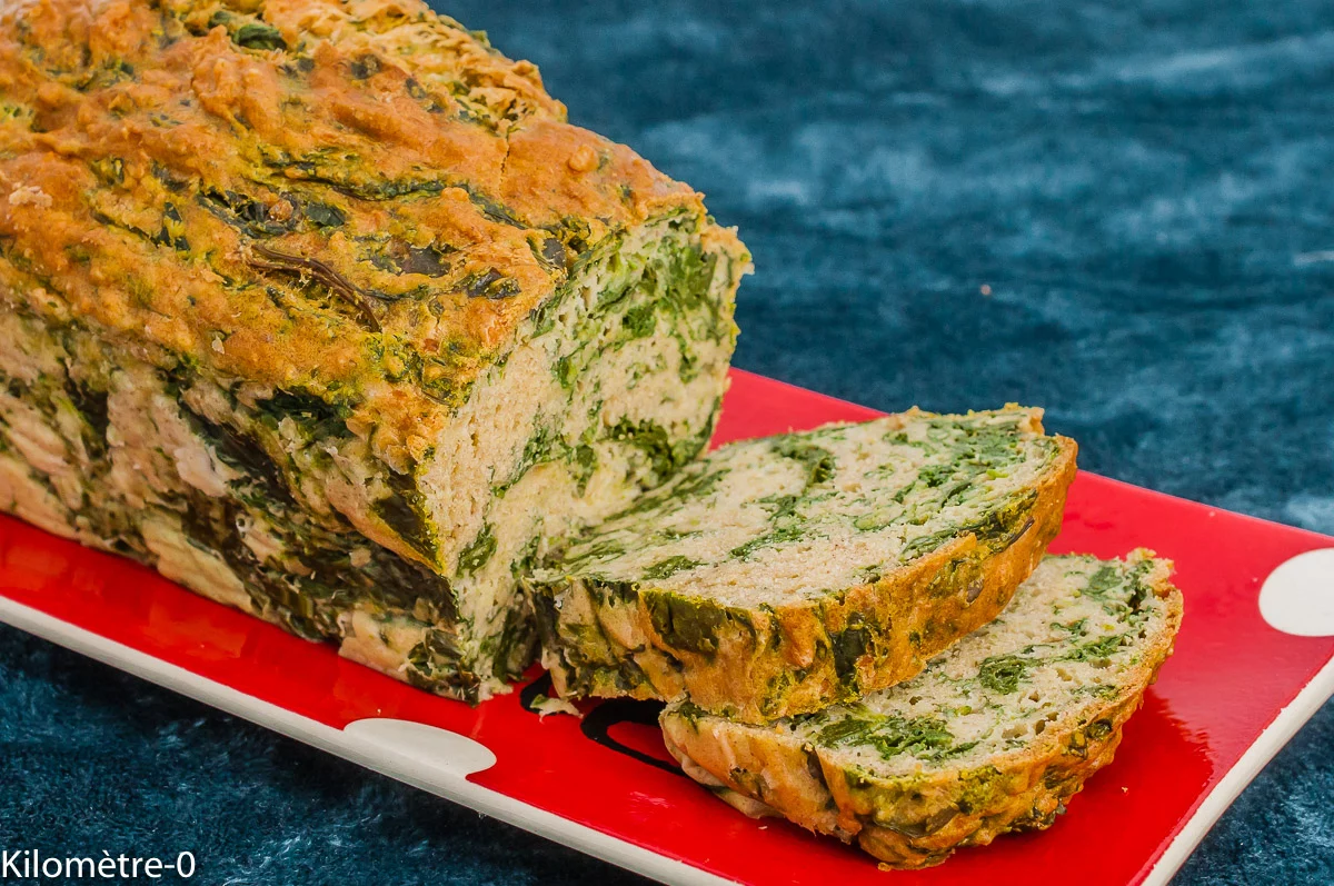 Photo de recette de cake, orties, emmental, fromage, bio, végétarien, économique, facile, apéro, cake salé, Kilomètre-0, blog de cuisine réalisée à partir de produits de saison et issus de circuits courts