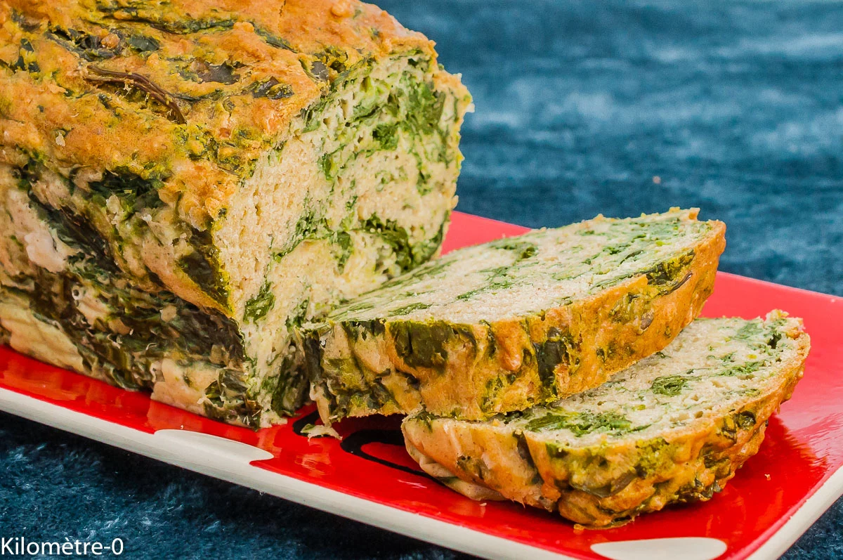 Photo de recette de cake, orties, emmental, fromage, bio, végétarien, économique, facile, apéro, cake salé, Kilomètre-0, blog de cuisine réalisée à partir de produits de saison et issus de circuits courts