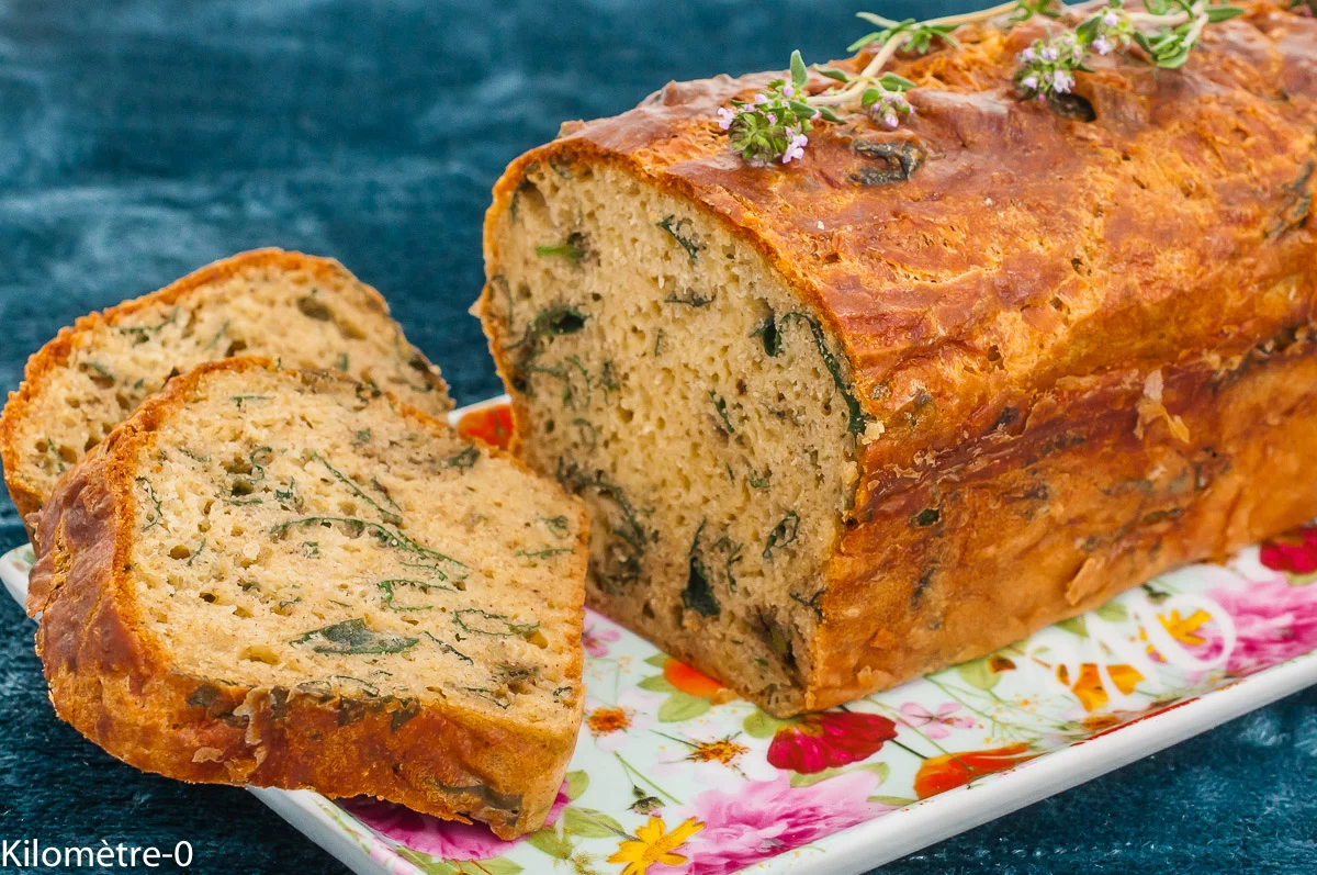Photo de recette de cake salé, apéro, orties, pas cher, économique, fromage, facile, bio, Kilomètre-0, blog de cuisine réalisée à partir de produits de saison et issus de circuits courts