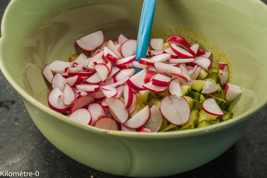 Salade de pâtes aux petits pois, carottes, courgettes et radis - Étape 10