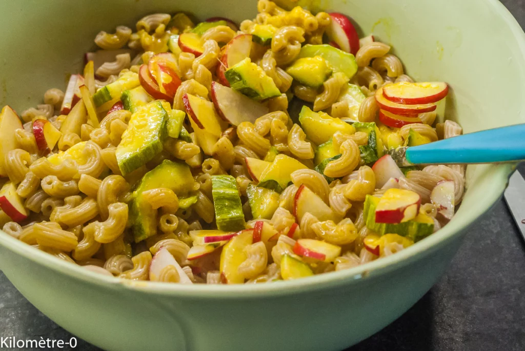 Salade de pâtes aux petits pois, carottes, courgettes et radis - Étape 11