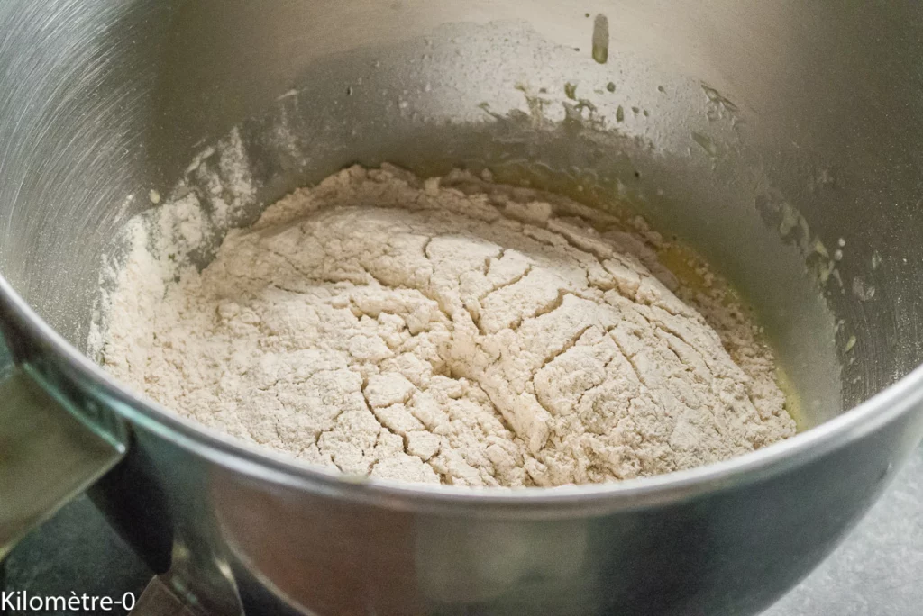 Cake salé aux olives, orties et emmental - Étape 3