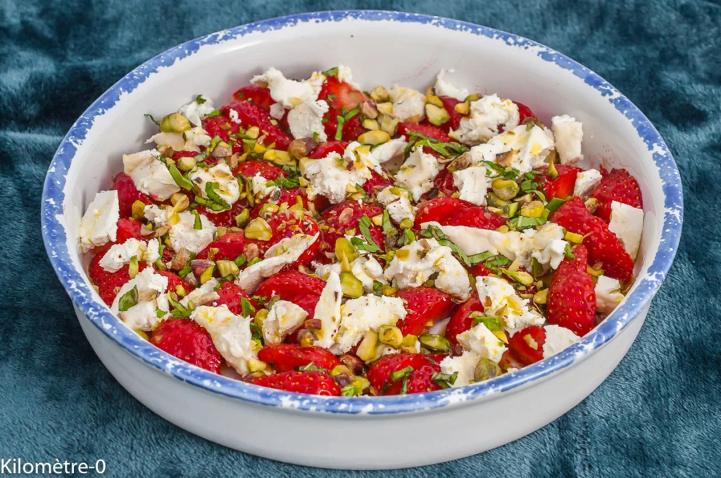 Salade de fraises au fromage de chèvre frais et aux pistaches - Étape 5