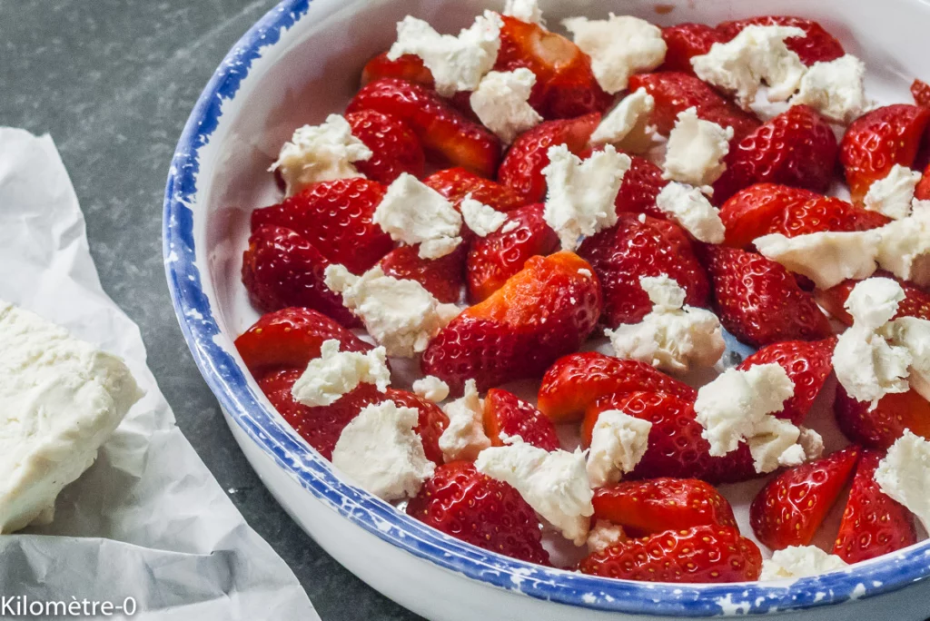 Salade de fraises au fromage de chèvre frais et aux pistaches - Étape 2