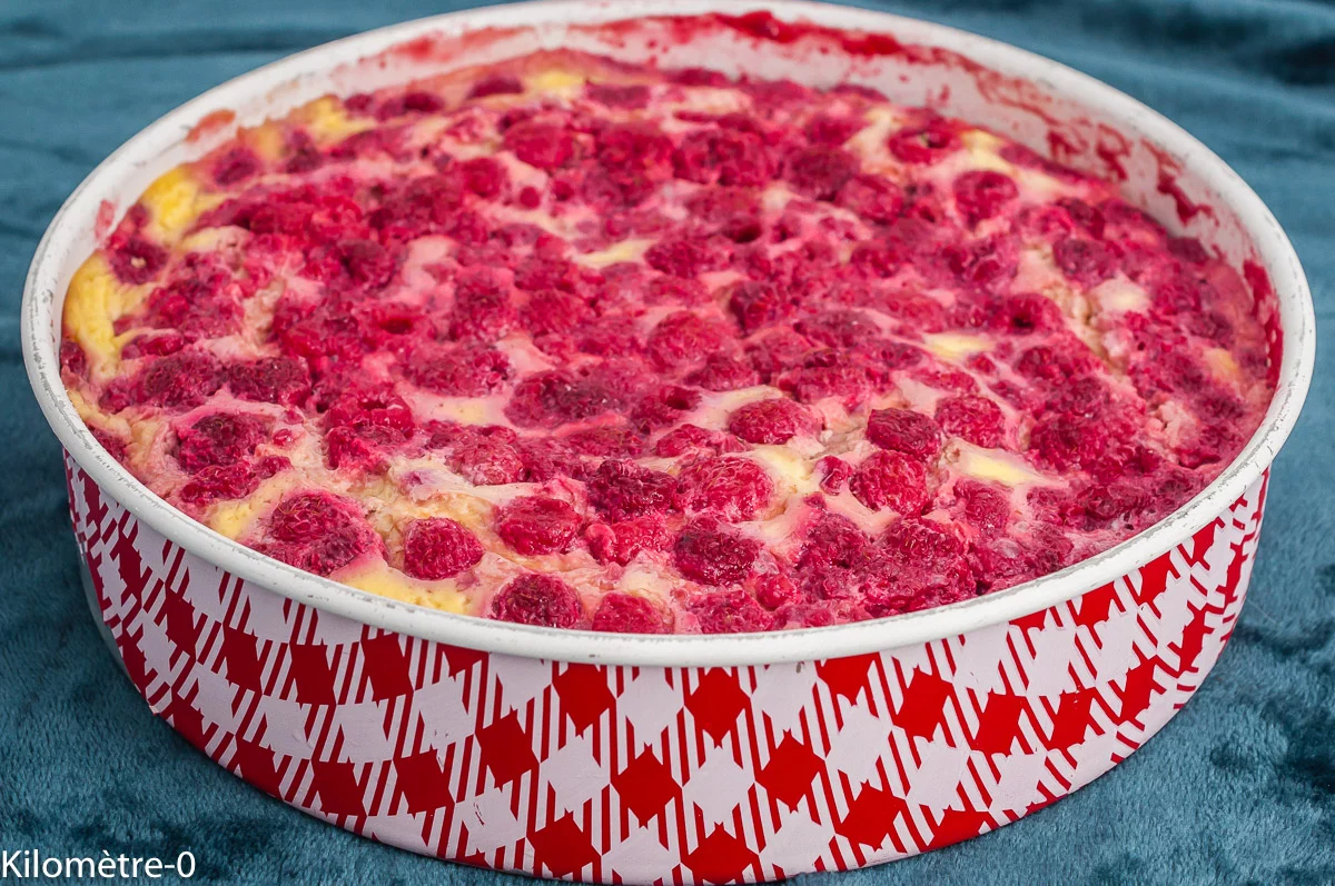 Photo de recette de gâteau brioché, gros gâteau, framboises, fruits rouges, tarte aux fruits rouges, printemps, été, dessert, goûter, Kilomètre-0, blog de cuisine réalisée à partir de produits de saison et issus de circuits courts
