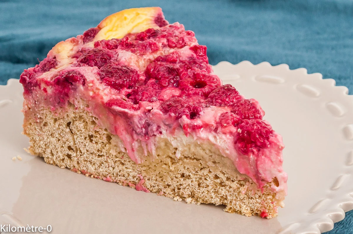 Photo de recette de gâteau brioché, gros gâteau, framboises, fruits rouges, tarte aux fruits rouges, printemps, été, dessert, goûter, Kilomètre-0, blog de cuisine réalisée à partir de produits de saison et issus de circuits courts