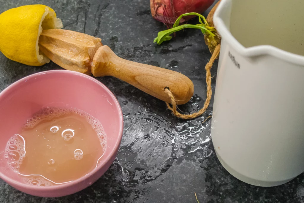 Salade de concombre, betteraves, radis et roquette, sauce à la noix de cajou - Étape 4