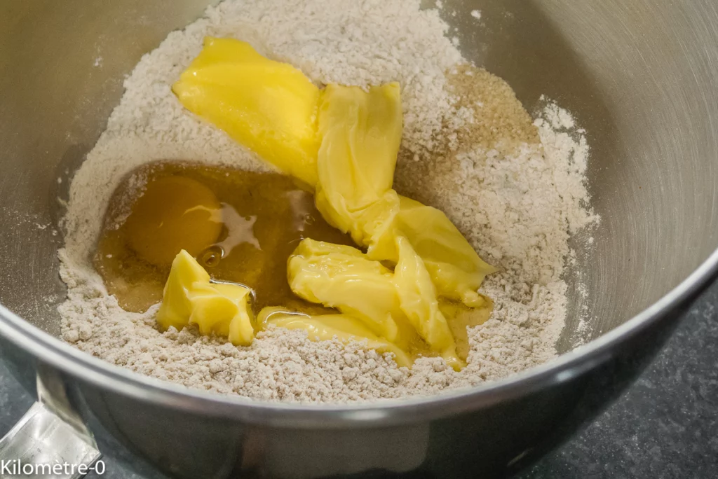 Sernik, gâteau au fromage frais polonais aux mûres - Étape 1