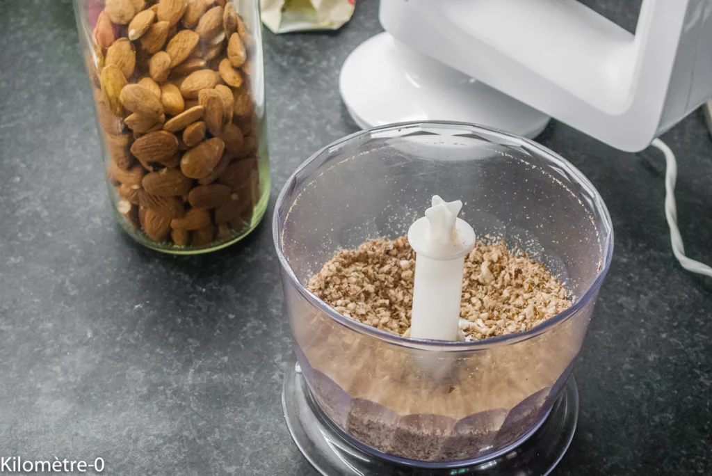Gâteau de semoule aux mûres et aux amandes - Étape 1