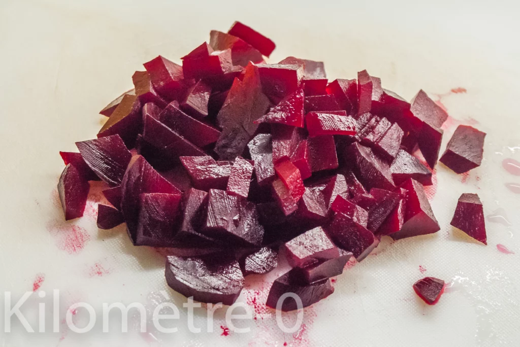 Salade de tomates, betteraves rouges, jambon cru et œuf dur - Étape 4