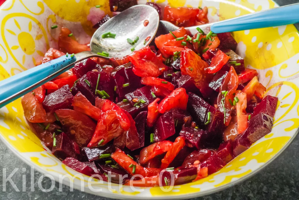 Salade de tomates, betteraves rouges, jambon cru et œuf dur - Étape 5