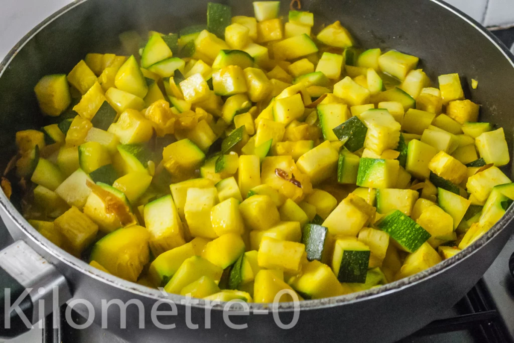 Saucisses grillées, courgettes sautées au curcuma - Étape 4