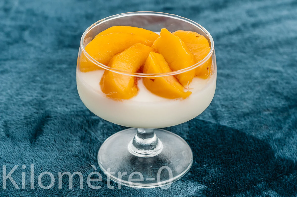 Photo de recette de panna cotta, brugnons, nectarines, fruits, été, cuisine italienne, facile, rapide, Kilomètre-0, blog de cuisine réalisée à partir de produits de saison et issus de circuits courts