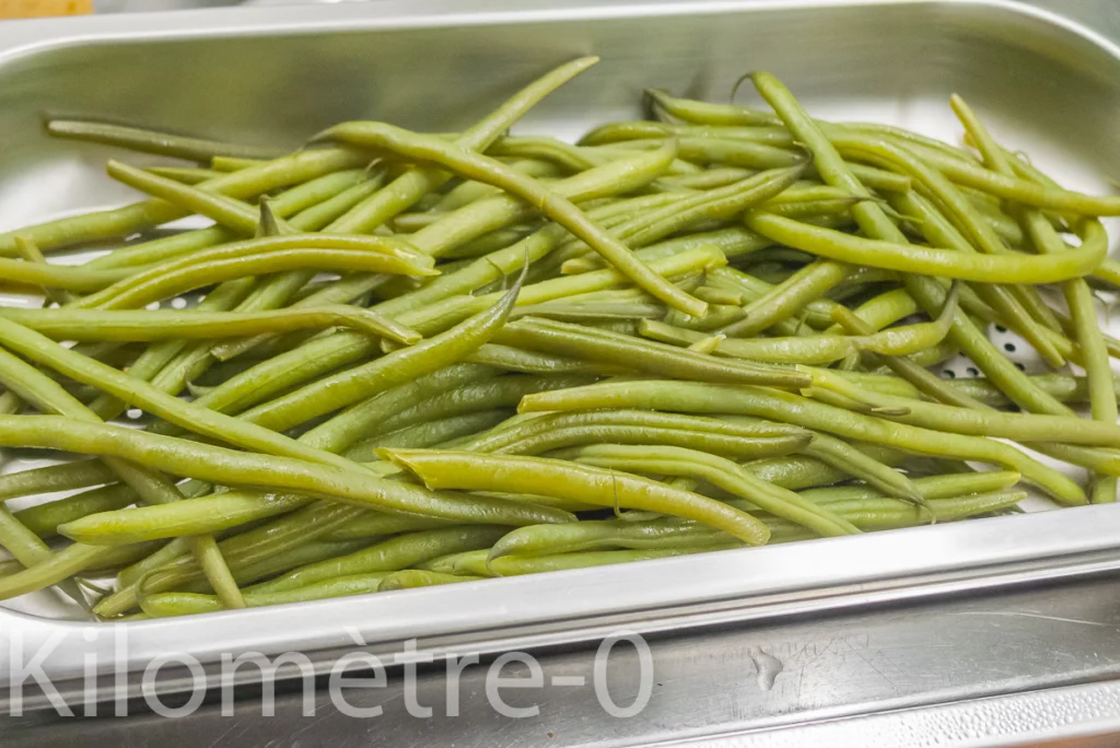 Salade de sardines aux haricots verts, oeufs et tomates cerises - Étape 3
