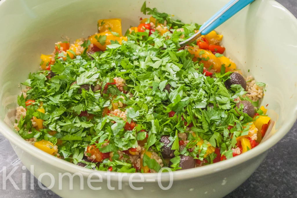 Salade de quinoa, poivrons, olives et amandes - Étape 11