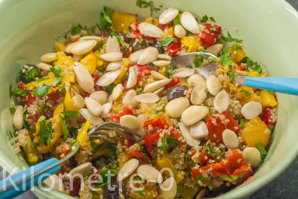 Salade de quinoa, poivrons, olives et amandes - Étape 12