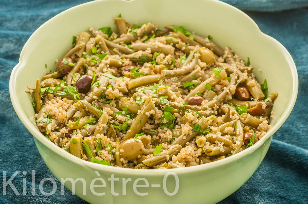 Photo de recette de salade, salade composée, lunch box, salade complète, olives, haricots verts, quinoa, protéines végétales, bio, healthy, végétarien, facile, Kilomètre-0, blog de cuisine réalisée à partir de produits de saison et issus de circuits courts