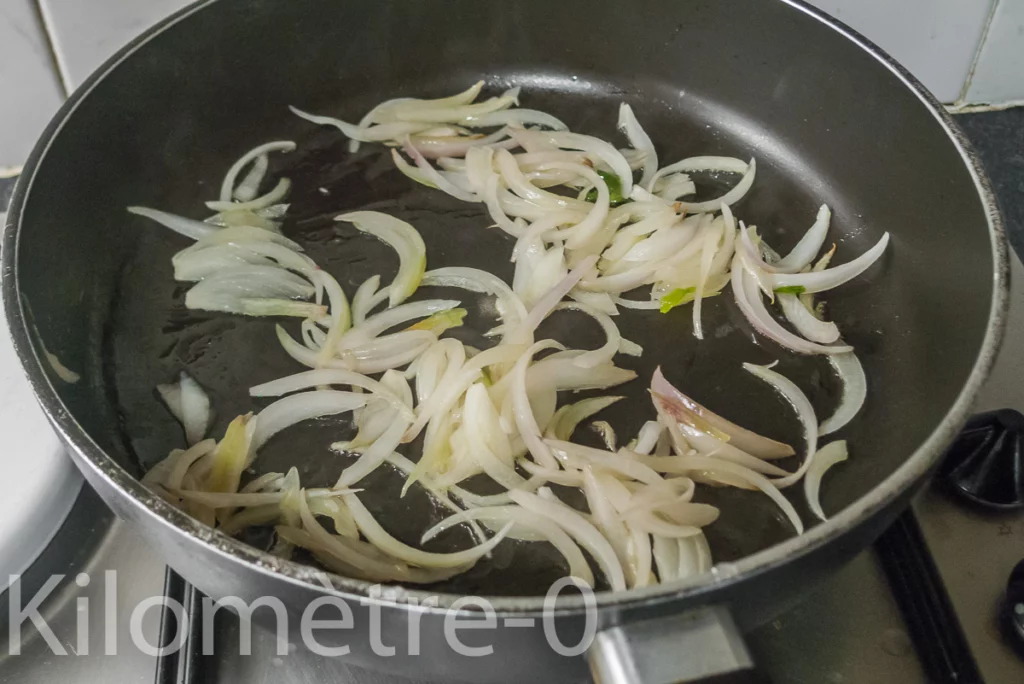 Céleri branche poêlé à la bolognaise et au thon - Étape 3