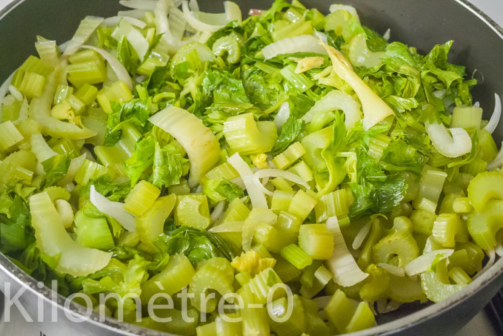 Céleri branche poêlé à la bolognaise et au thon - Étape 4