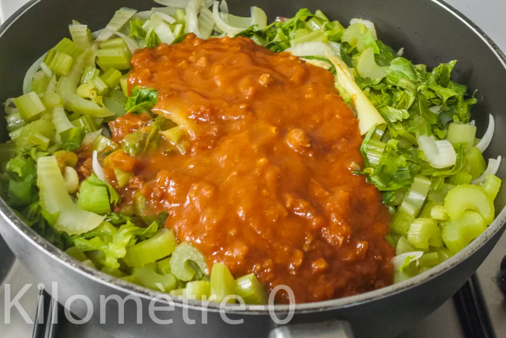 Céleri branche poêlé à la bolognaise et au thon - Étape 5