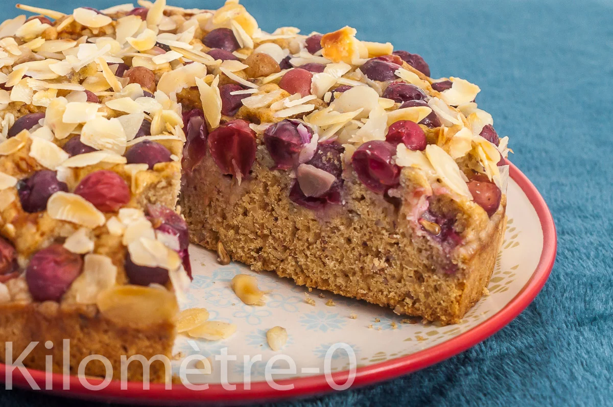 Photo de recette de gâteau, facile, raisins, noirs, frais, automne, amandes, bio, rapide, dessert, Kilomètre-0, blog de cuisine réalisée à partir de produits de saison et issus de circuits courts