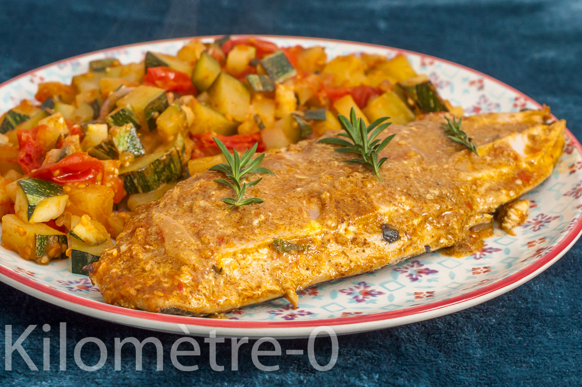 Photo de recette de poisson, bonite, facile, au four, sauce, lait de coco, curry, facile, légumes, courgettes, tomates, Kilomètre-0, blog de cuisine réalisée à partir de produits de saison et issus de circuits courts