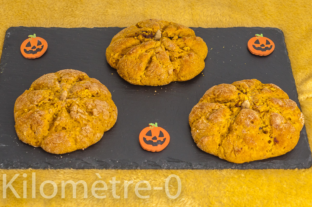 Photo de recette de  brioche, courge, halloween, potimarron, gâteaux, bio, épeautre; Kilomètre-0, blog de cuisine réalisée à partir de produits de saison et issus de circuits courts