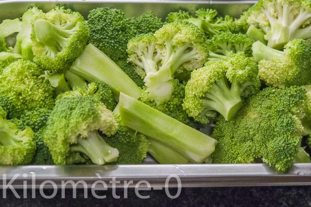 Salade de brocolis, avocat et sardines - Étape 1