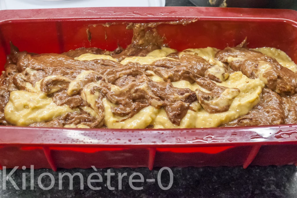 Cake marbré au cacao et à la compote de pommes - Étape 7