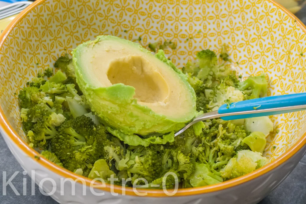 Salade de brocolis, avocat et sardines - Étape 3