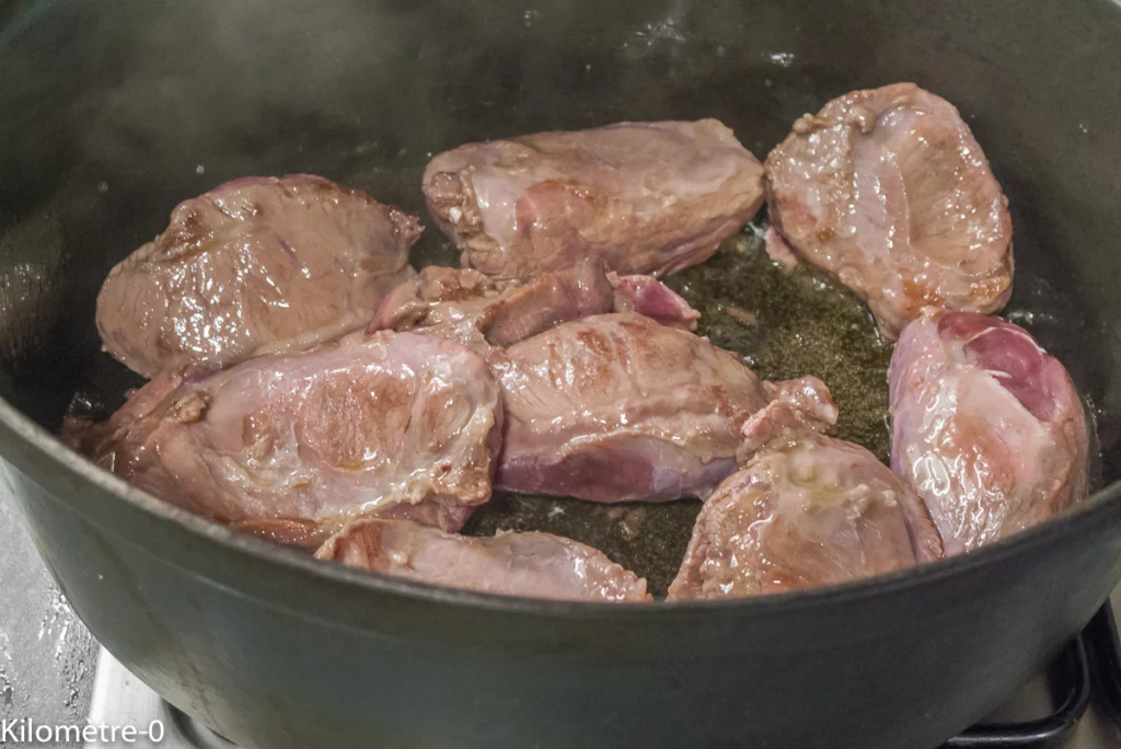 Joues de porc aux carottes, céleri branche et à la bière - Étape 3